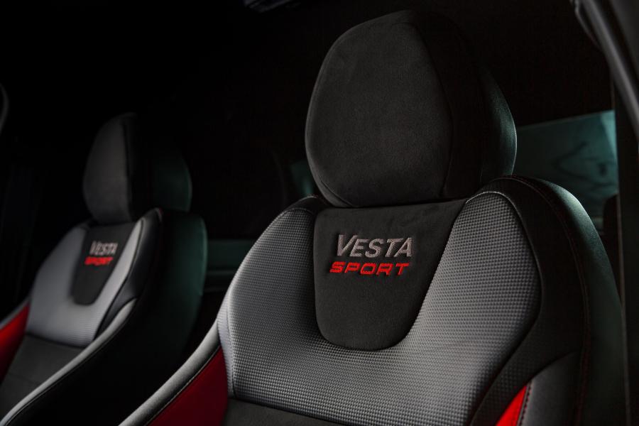 Детали интерьера Lada Vesta Sport 2018 года  (фото 16 из 28)